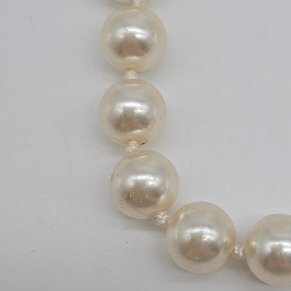 White 8mm Round Simulated Pearl Knotted 18" Necklace Filigree Fishhook Clasp - Picture 7 of 7